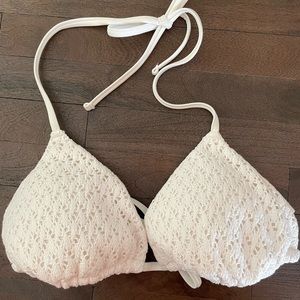 HOLLISTER. Bikini top. White. Size S.